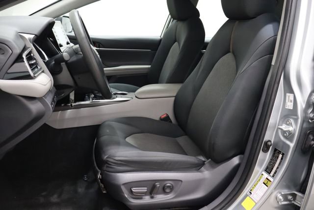 Used 2022 Toyota Camry LE image 6