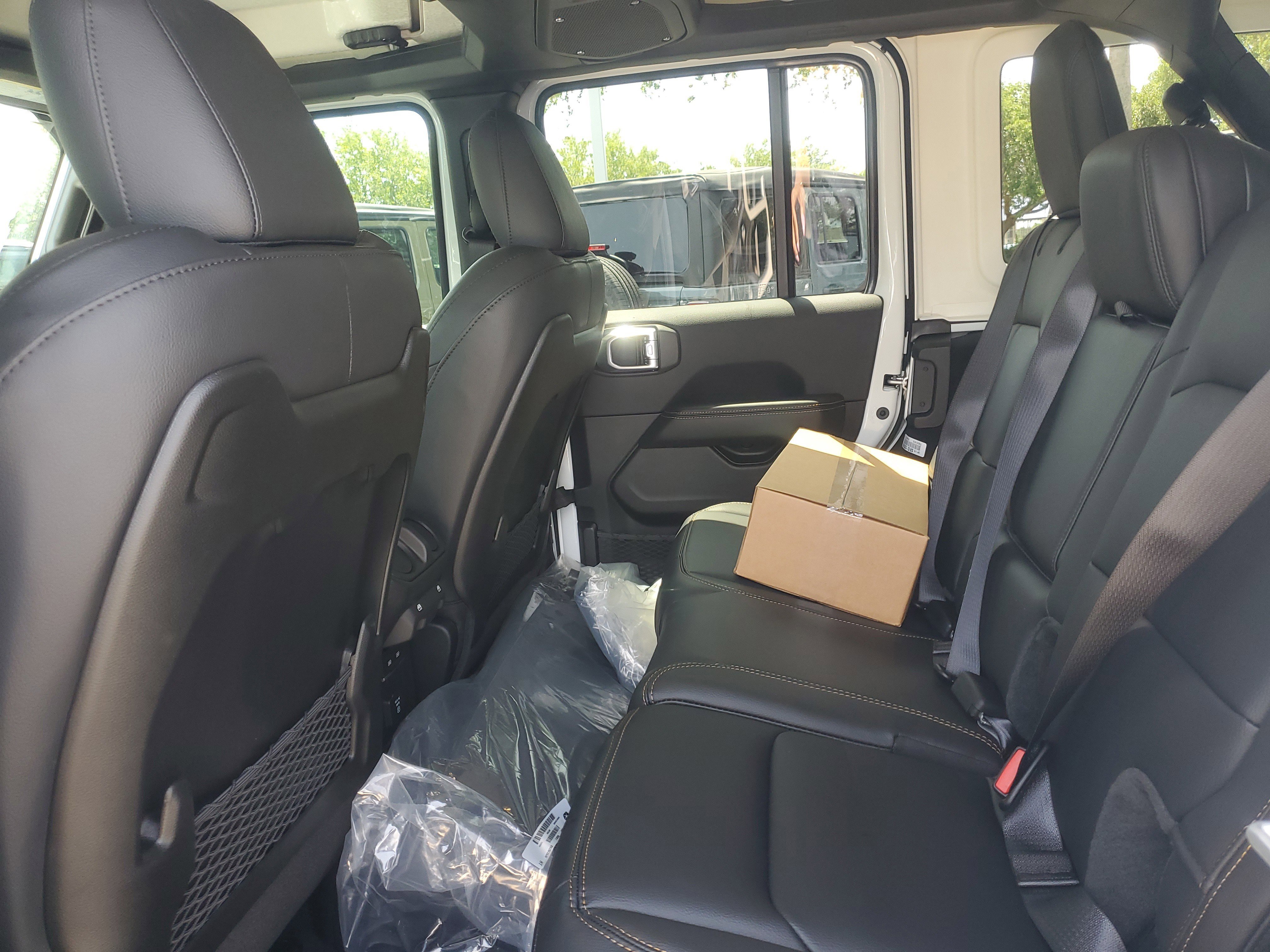 New 2026 Jeep Wrangler Unlimited Sahara AWD/4WD image 8