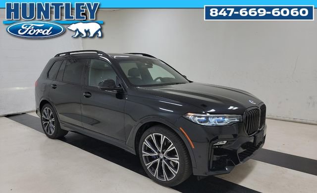 Used 2022 BMW X7 M50i w/ Executive Package image 3
