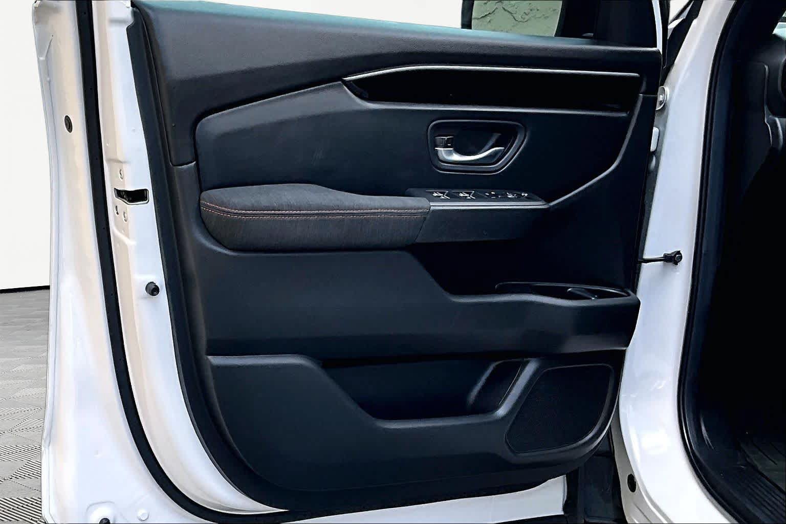 Used 2025 Honda Pilot Sport image 22