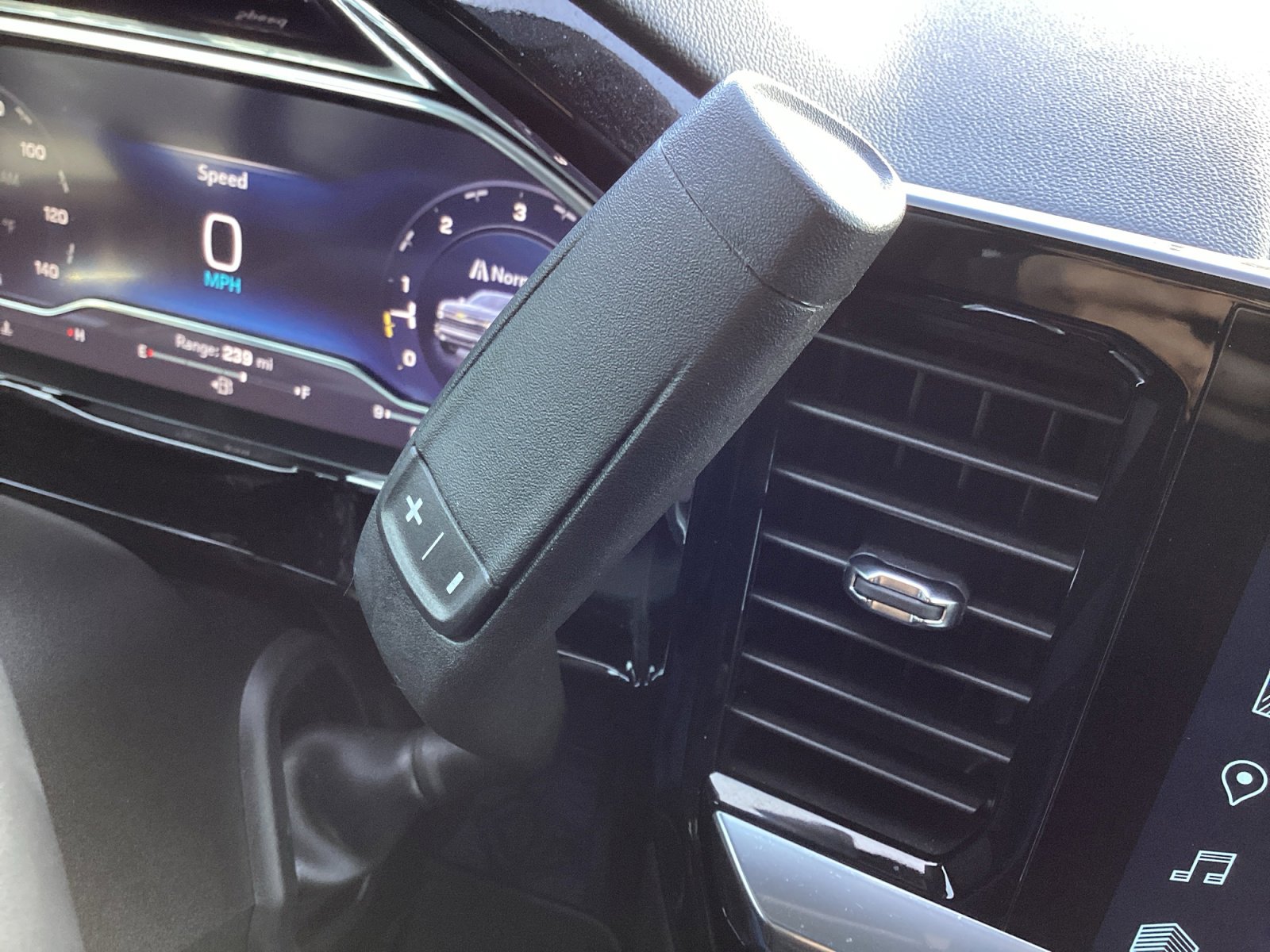 Used 2025 Chevrolet Silverado 1500 LT w/ Z71 Off-Road Package image 28