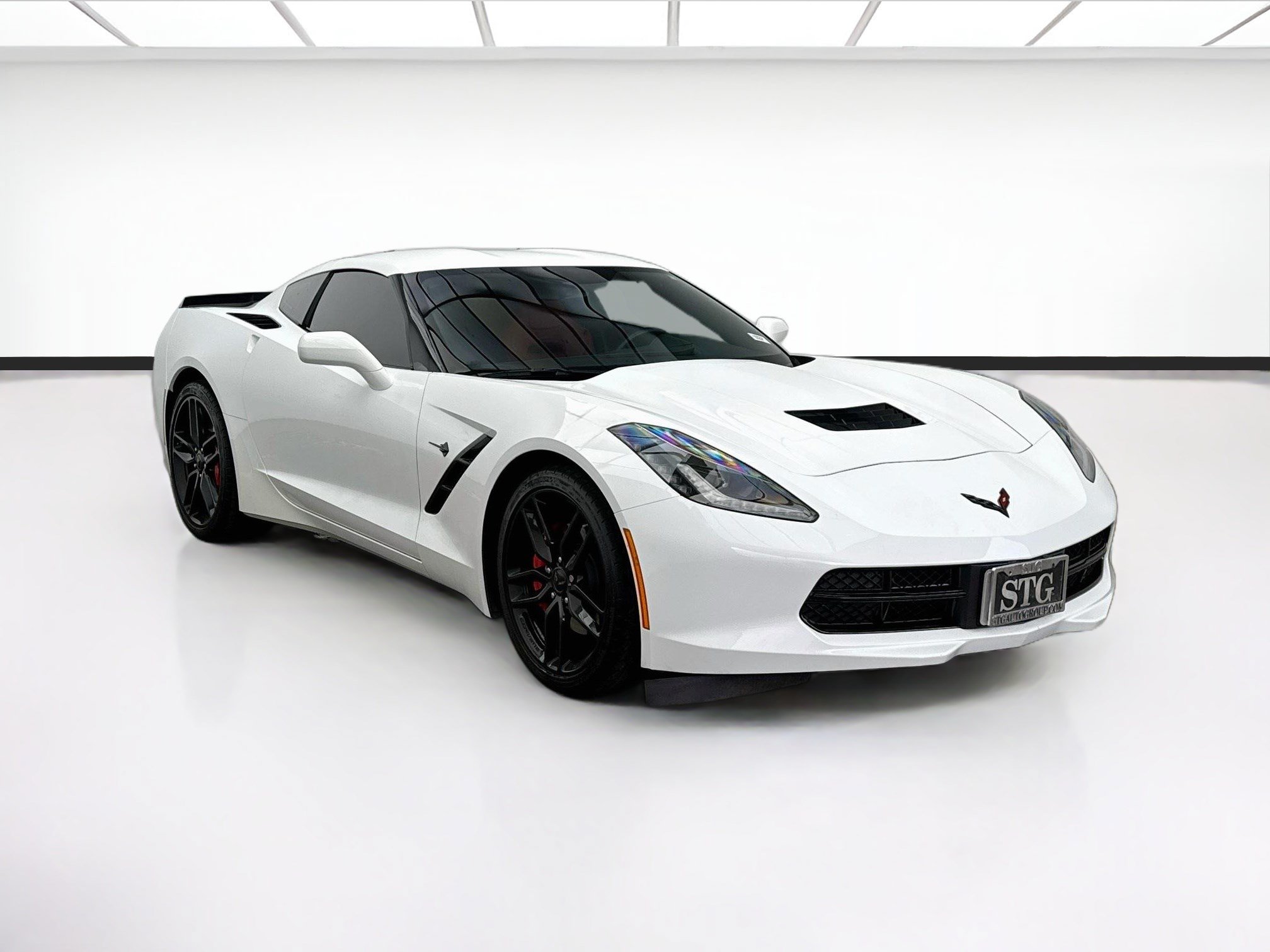 Used 2019 Chevrolet Corvette Stingray Coupe w/ Carbon Flash Badge Package RWD image 3