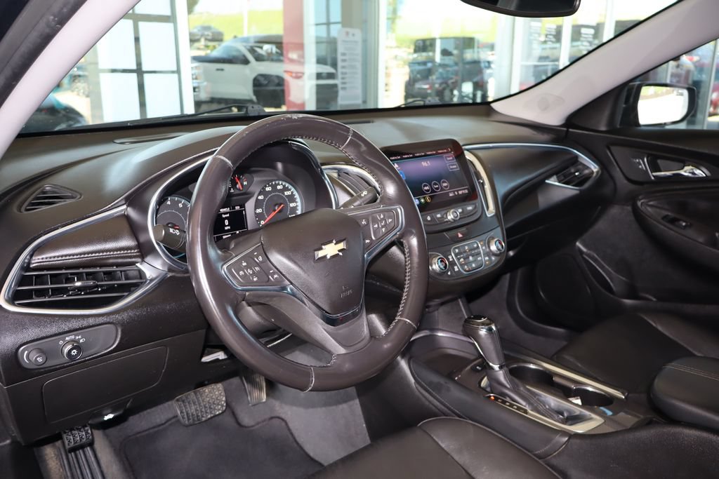 Used 2019 Chevrolet Malibu LT w/ Leather Package FWD image 16
