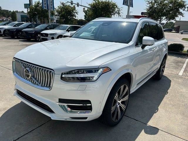 New 2025 Volvo XC90 T8 Plus w/ Protection Package Premier image 3
