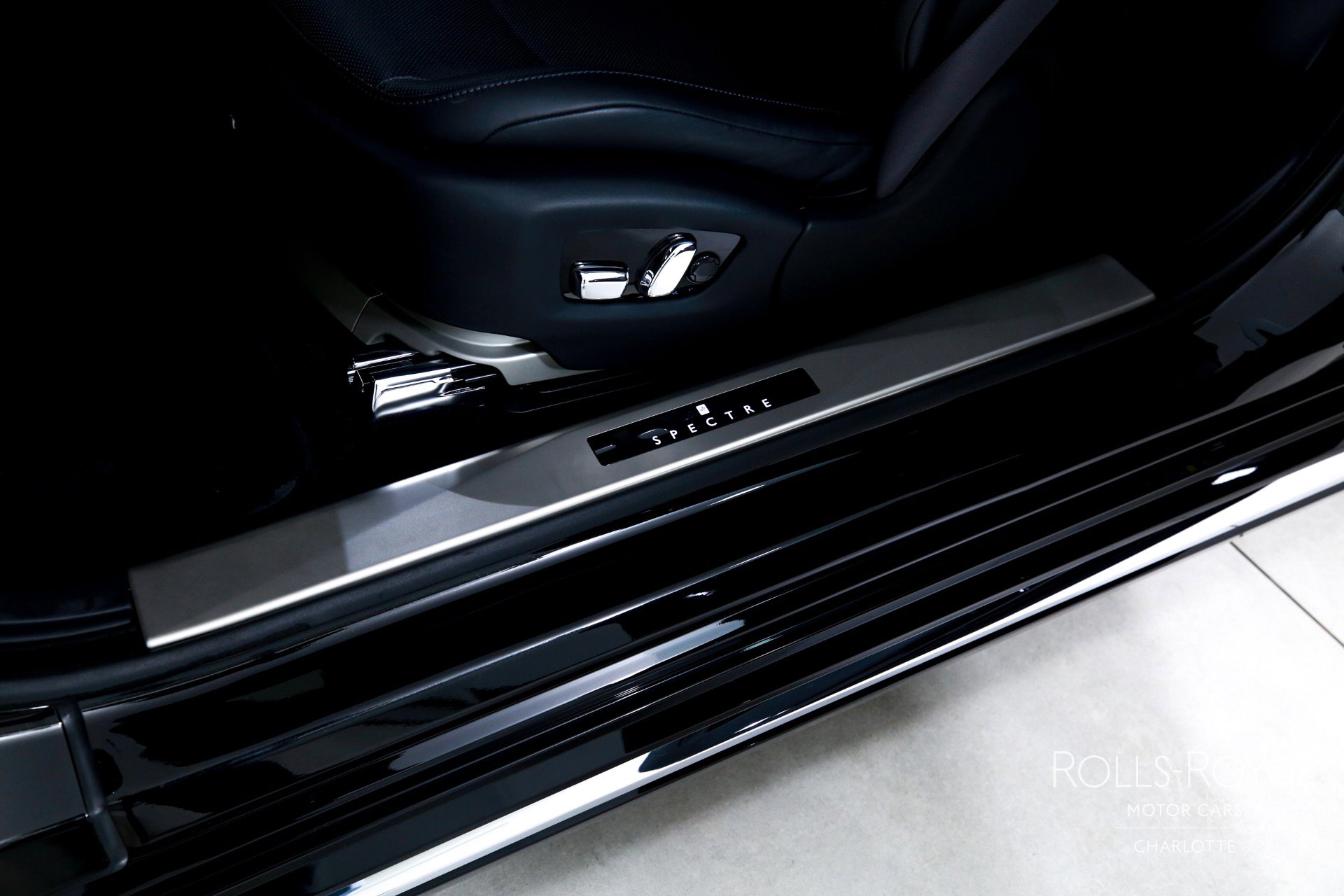 Used 2025 Rolls-Royce Spectre w/ Spectre Launch Package image 20