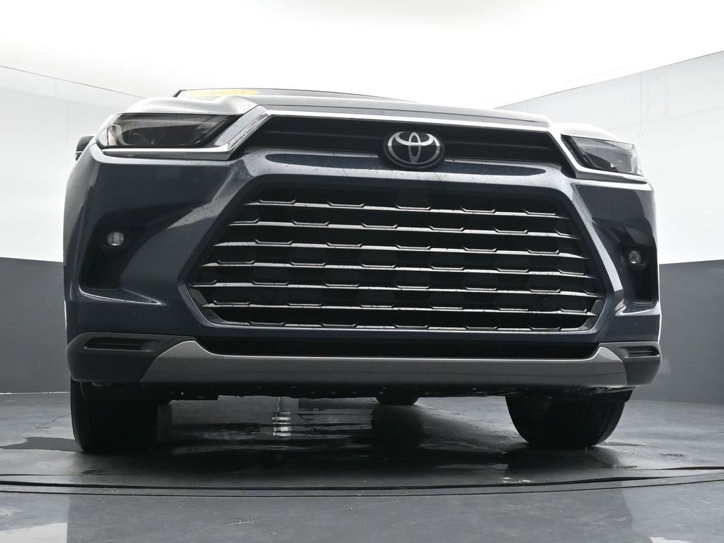 Used 2025 Toyota Grand Highlander AWD Hybrid image 36
