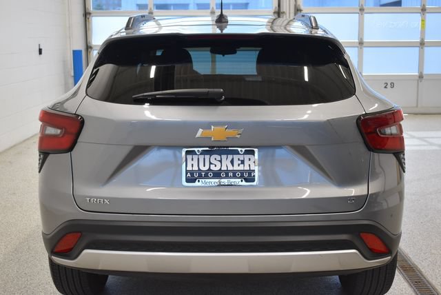 Used 2025 Chevrolet Trax LT w/ LT Convenience Package FWD image 11