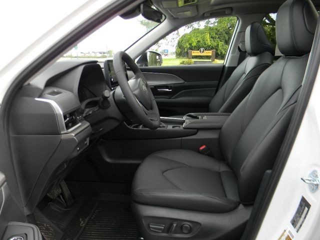 New 2026 Toyota Grand Highlander XLE FWD image 17