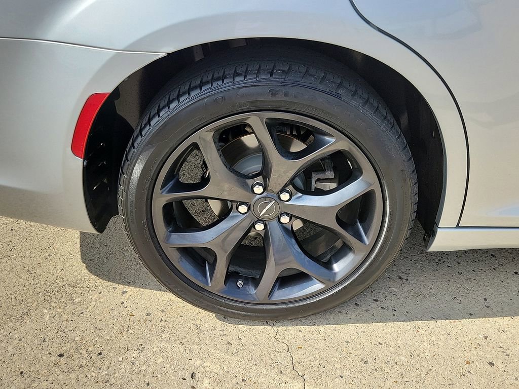 Used 2023 Chrysler 300 Touring w/ Sport Appearance Package image 7