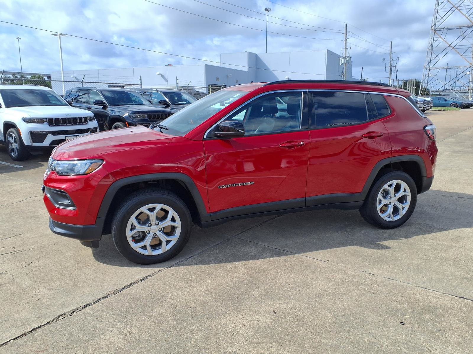 Used 2024 Jeep Compass Latitude AWD/4WD image 10