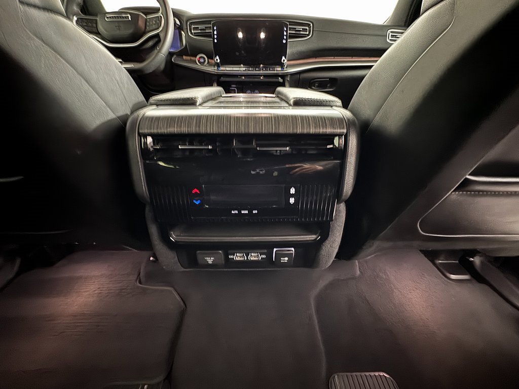 Used 2023 Jeep Wagoneer L Series II image 24