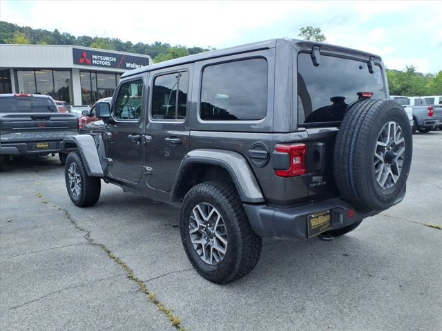 Used 2025 Jeep Wrangler Unlimited Sahara AWD/4WD image 7