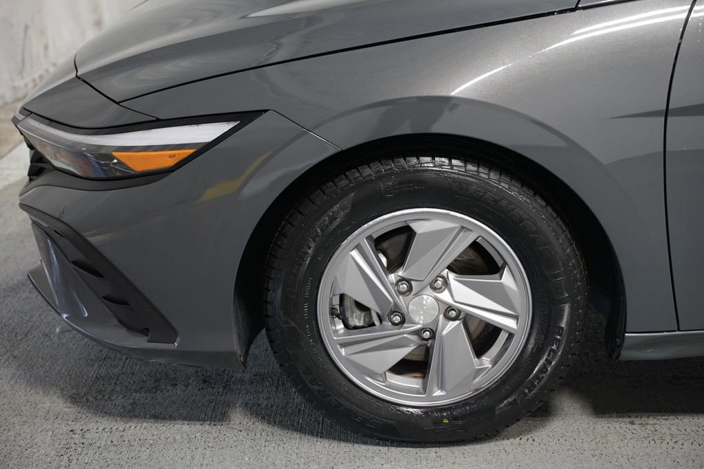 Used 2024 Hyundai Elantra SE image 5