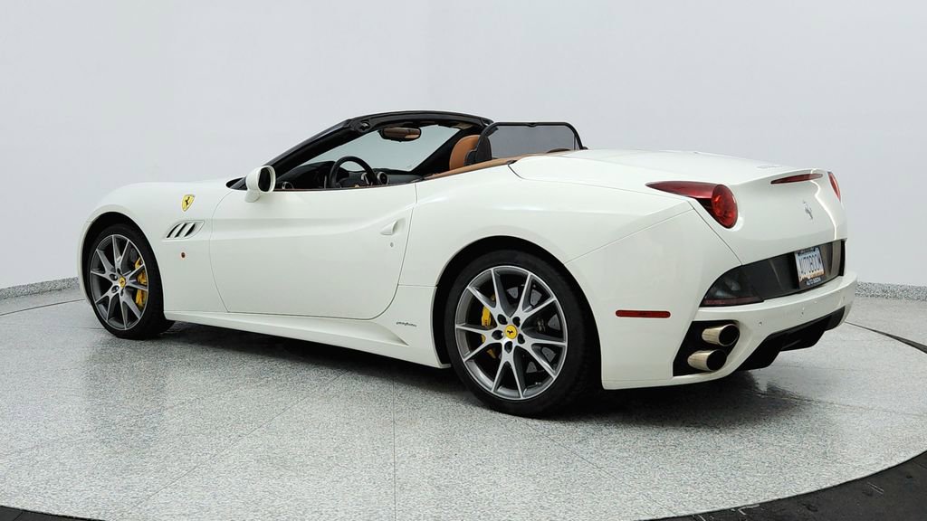 Used 2014 Ferrari California image 3