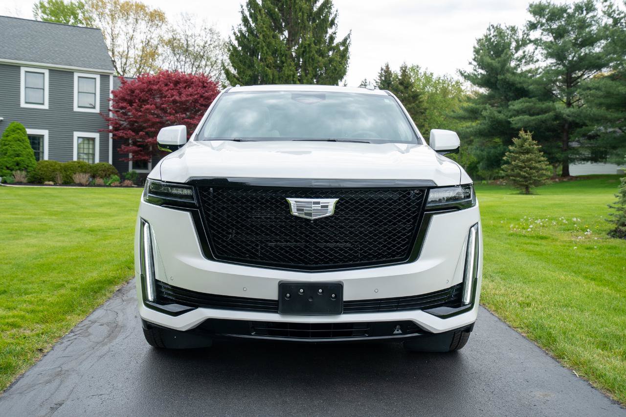 Used 2024 Cadillac Escalade Sport Platinum w/ LPO, ONYX Package AWD/4WD image 8