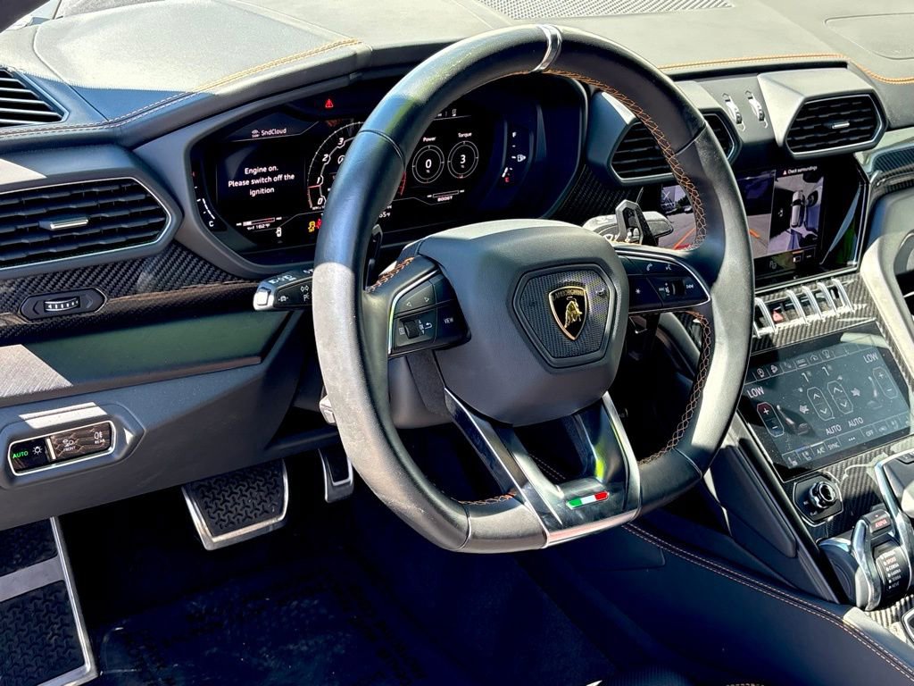 Used 2022 Lamborghini Urus AWD/4WD image 33