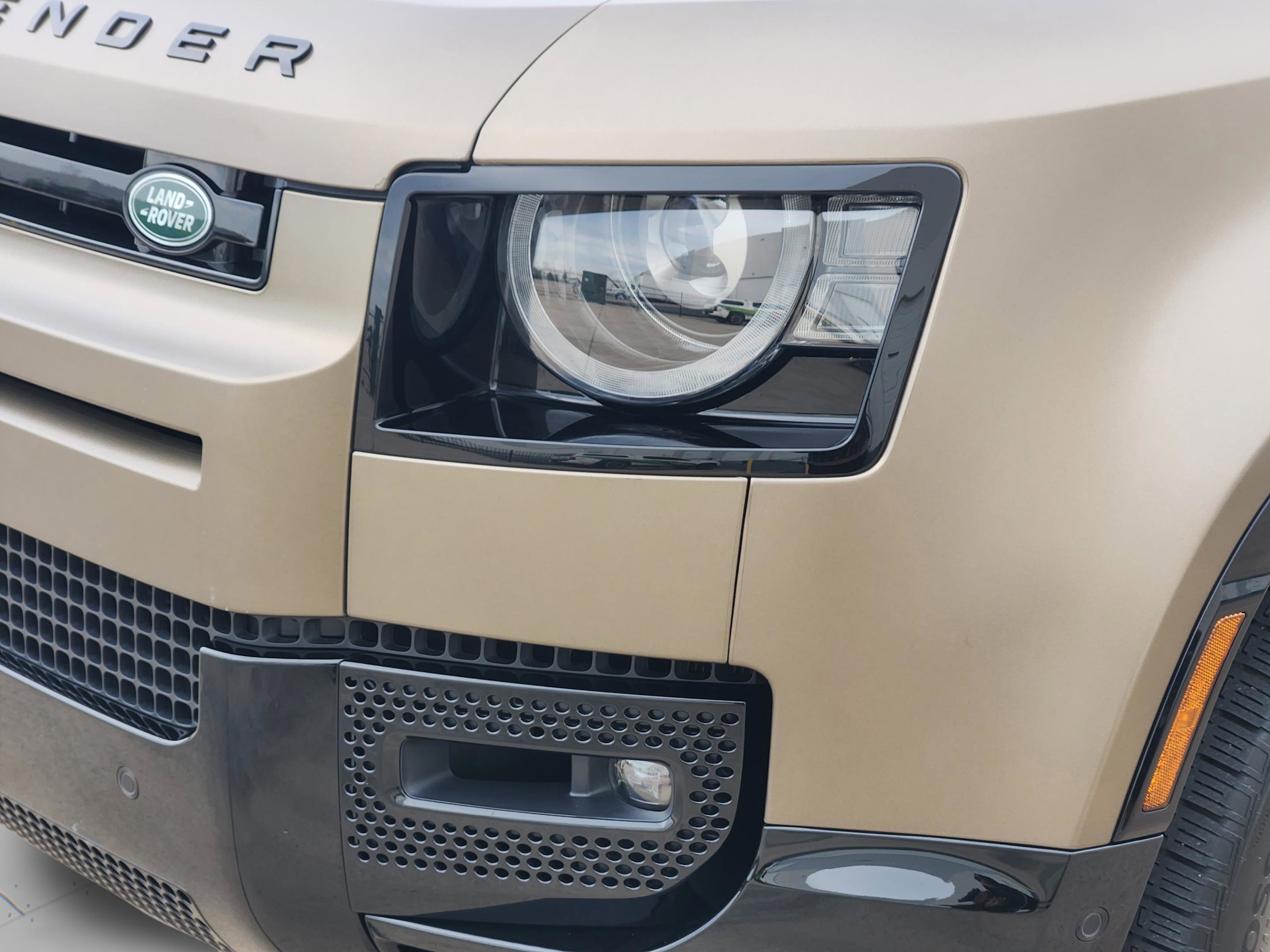 Certified 2024 Land Rover Defender 110 X-Dynamic SE AWD/4WD image 31