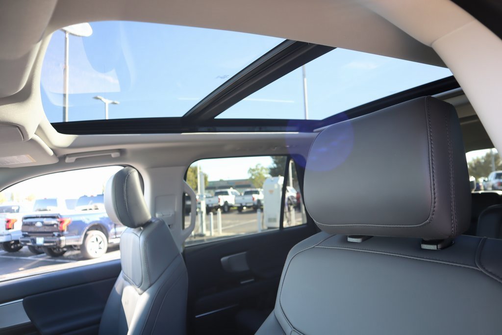 New 2025 Ford Expedition Active image 16