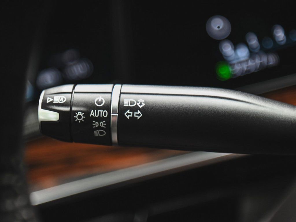 Used 2023 Cadillac Escalade Premium Luxury image 23