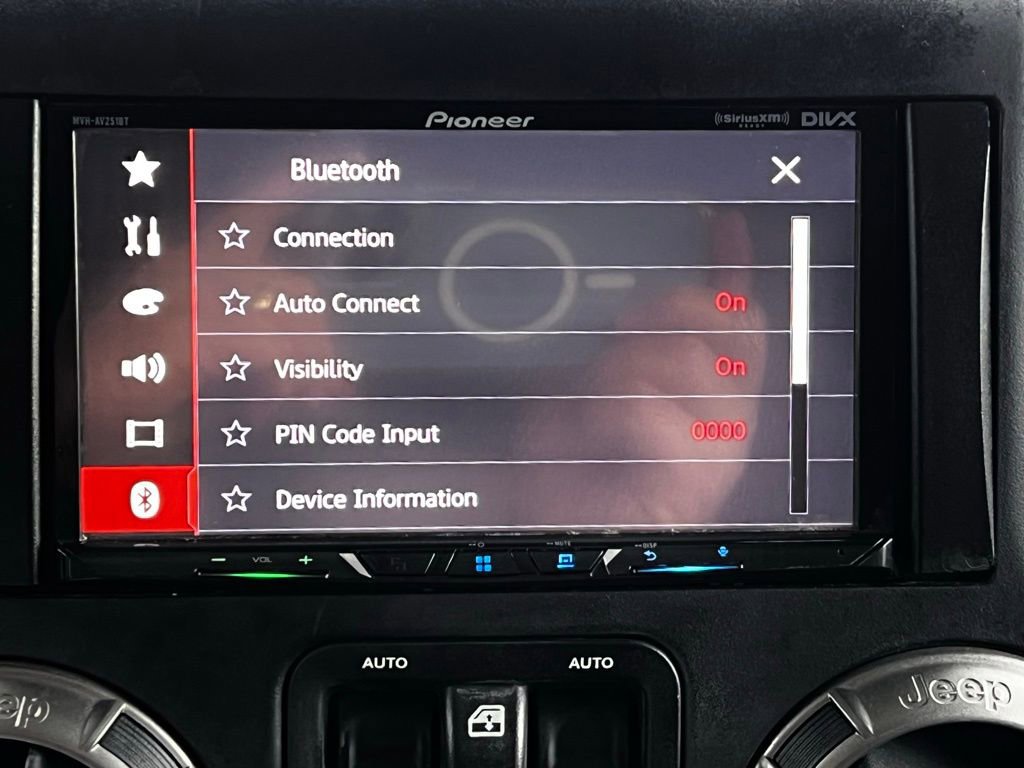 Used 2018 Jeep Wrangler Unlimited Sahara image 27