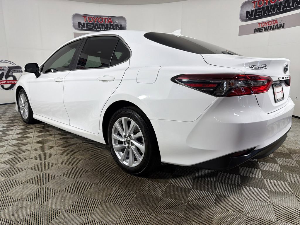 Used 2021 Toyota Camry LE FWD image 5