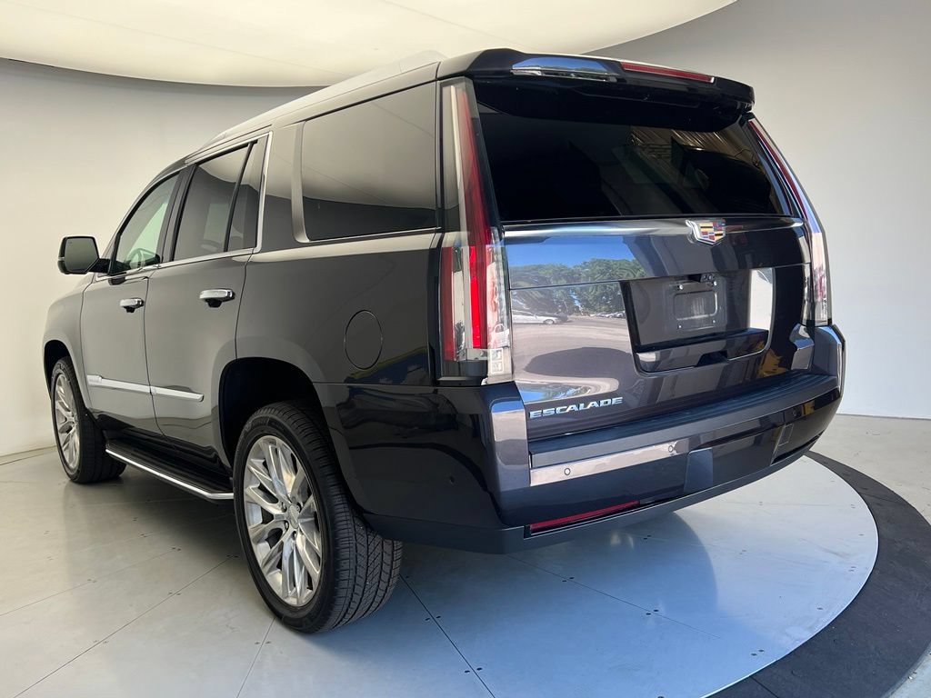 Used 2017 Cadillac Escalade Luxury AWD/4WD image 4