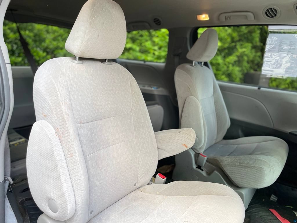 Used 2015 Toyota Sienna LE AWD/4WD image 21