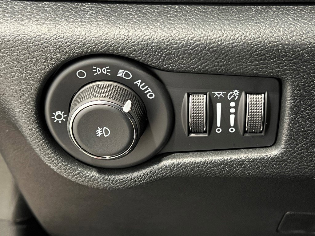 New 2026 Chrysler Pacifica Select image 24