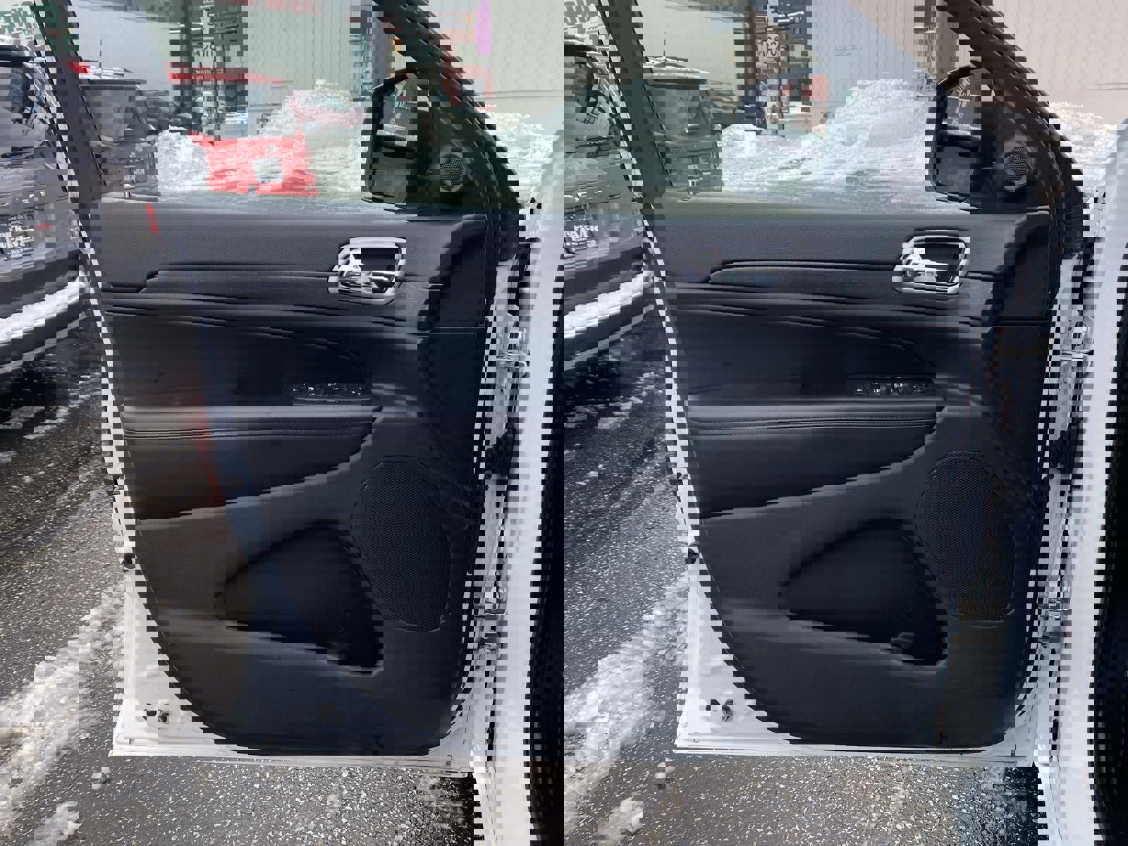 Used 2017 Jeep Grand Cherokee Altitude image 13