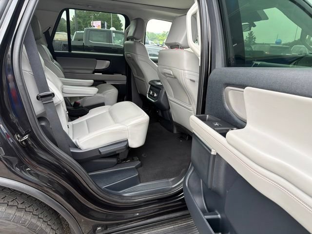 Used 2025 Ford Expedition Active AWD/4WD image 36