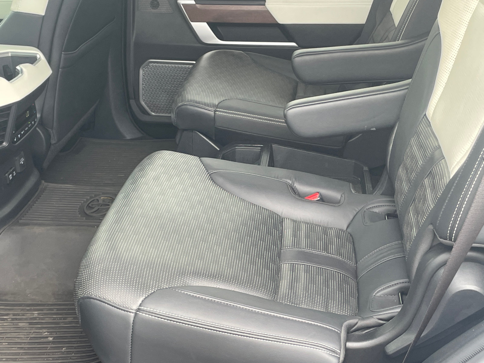 Used 2023 Toyota Sequoia Capstone AWD/4WD image 23