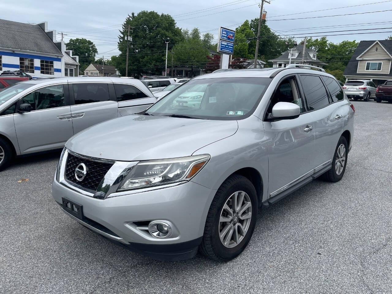 Used 2016 Nissan Pathfinder SL w/ SL Premium Package AWD/4WD image 2