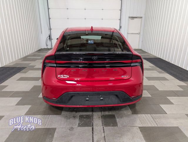 Used 2025 Toyota Prius LE FWD image 3