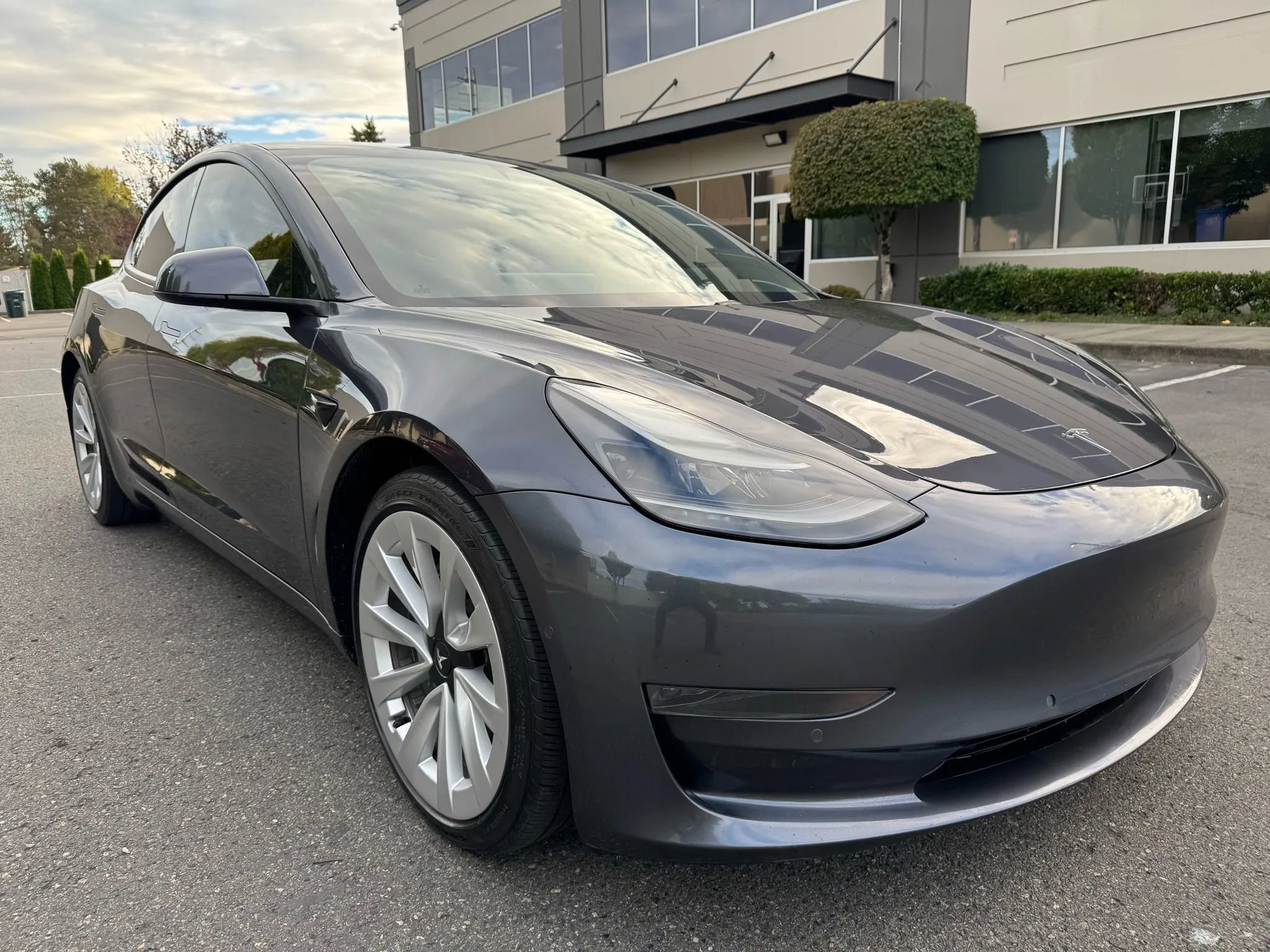 Used 2021 Tesla Model 3 Standard Range image 2