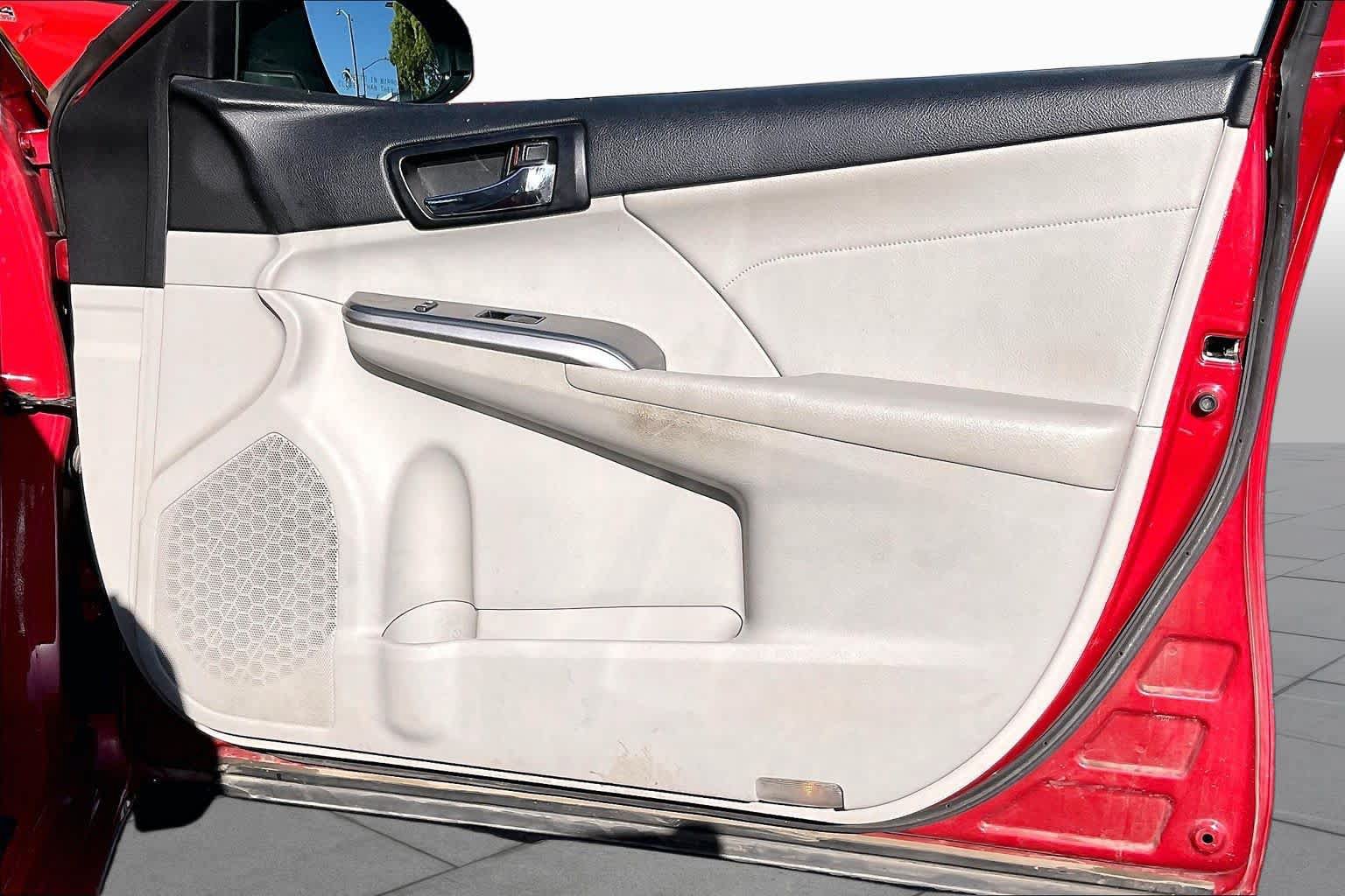 Used 2014 Toyota Camry XLE w/ Leather Package FWD image 22