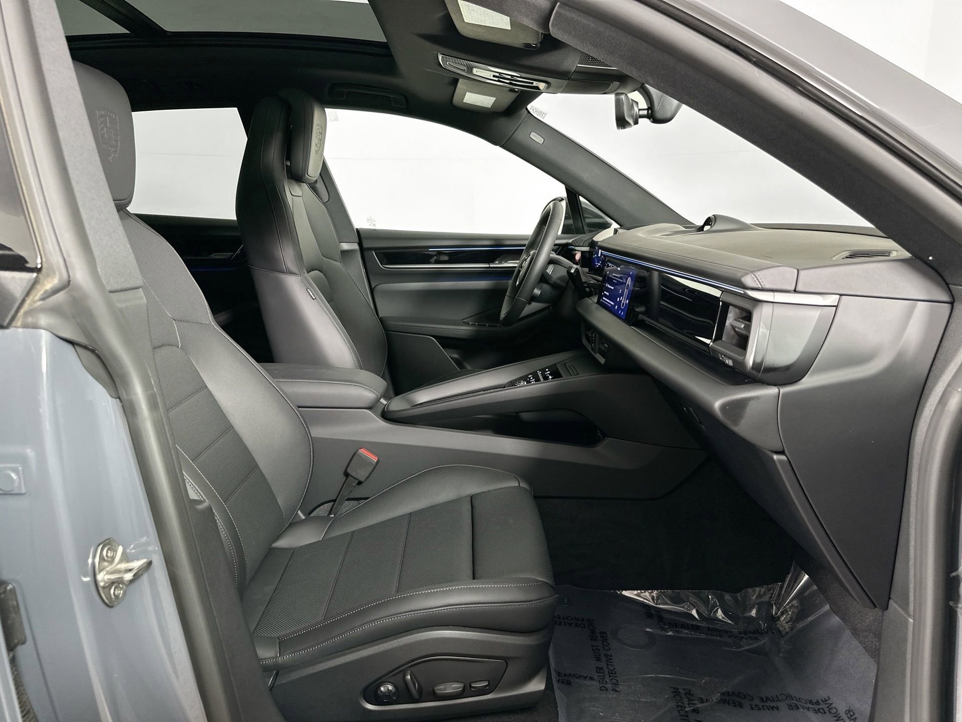 Certified 2025 Porsche Macan 4 Electric image 22