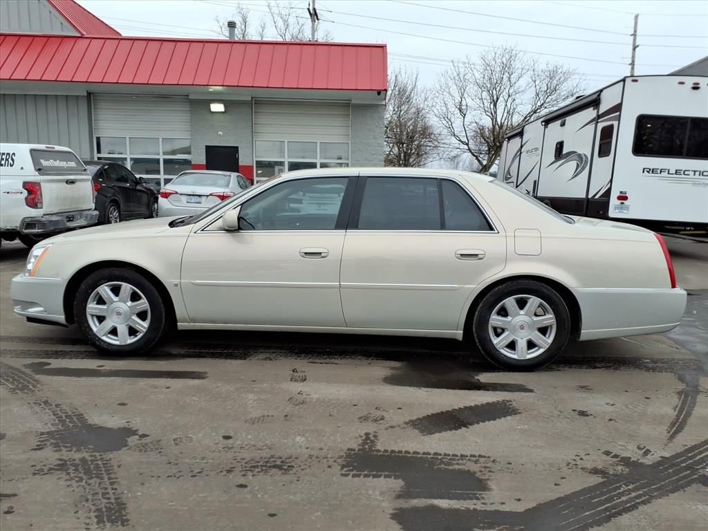 Used 2007 Cadillac DTS Luxury I w/ Trunk Convenience Package image 2