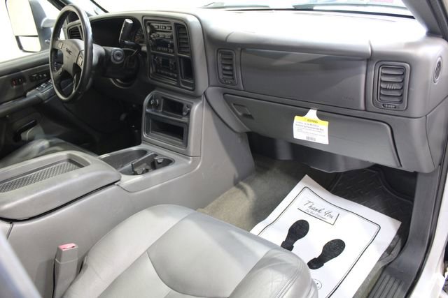 Used 2005 GMC Sierra 2500 SLT w/ Heavy-Duty Power Package image 16