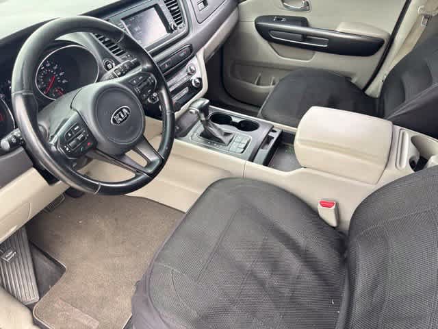 Used 2017 Kia Sedona LX w/ LX Essentials Premium Package FWD image 9