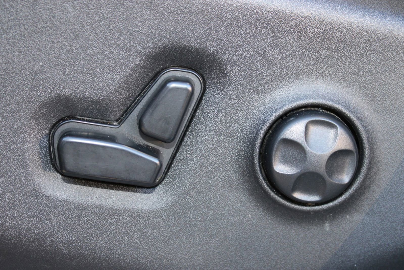 Used 2020 Chrysler Voyager Lxi image 12