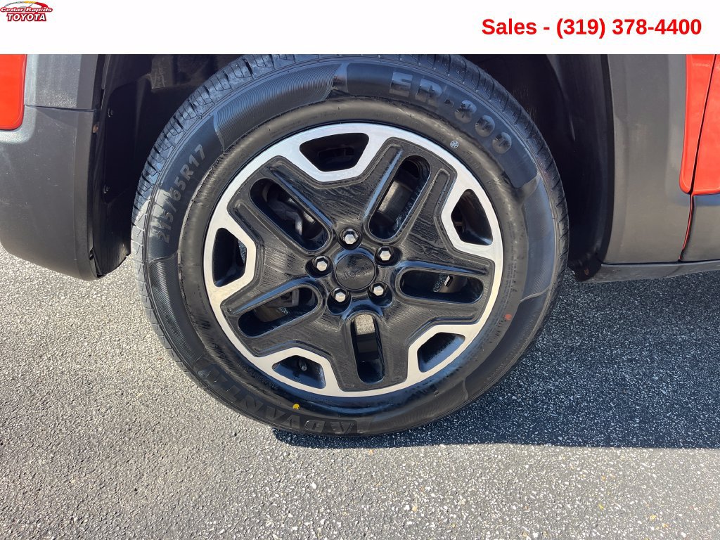 Used 2016 Jeep Renegade Trailhawk w/ Premium Trailhawk Package AWD/4WD image 12