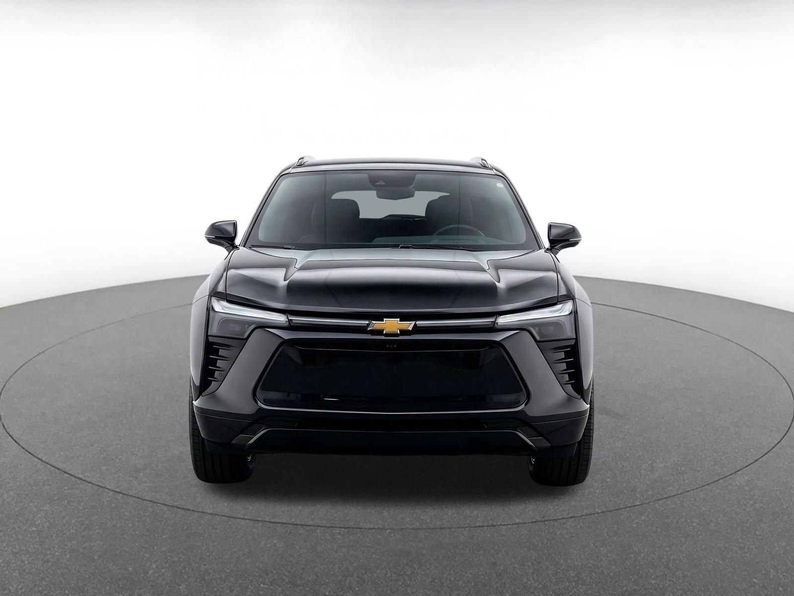 Used 2025 Chevrolet Blazer LT FWD image 2