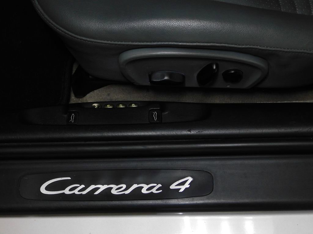 Used 2001 Porsche 911 Carrera 4 image 41