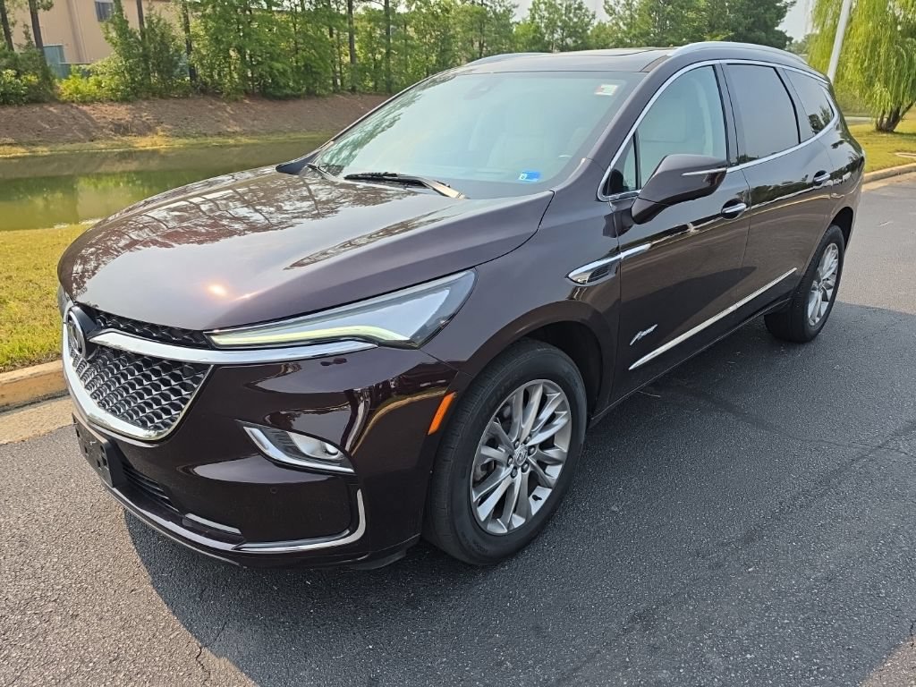 Used 2023 Buick Enclave Avenir AWD/4WD image 2