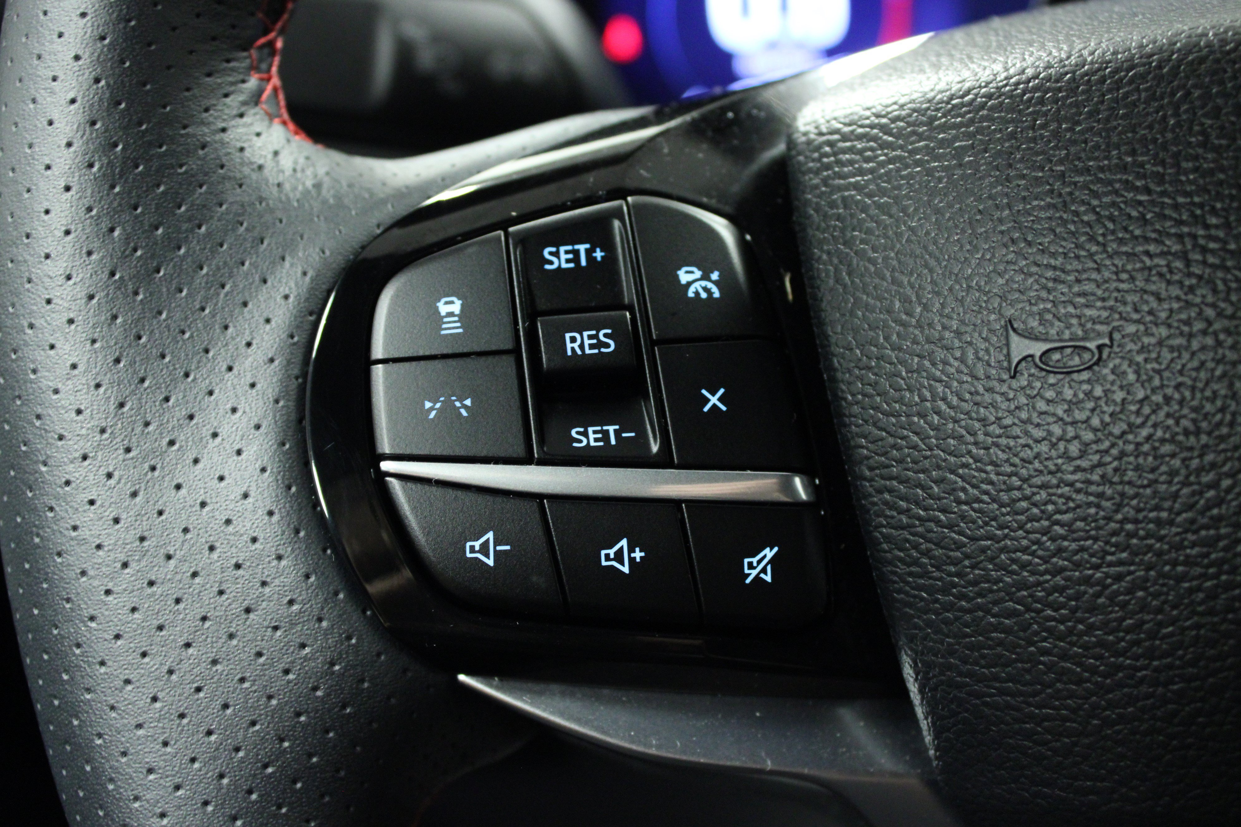 Used 2025 Ford Explorer ST-Line w/ Premium Package RWD image 21