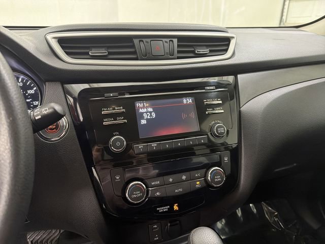 Used 2015 Nissan Rogue SV image 24