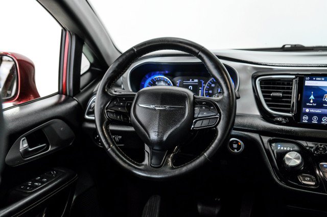 Used 2019 Chrysler Pacifica Touring-L w/ S Appearance Package FWD image 13