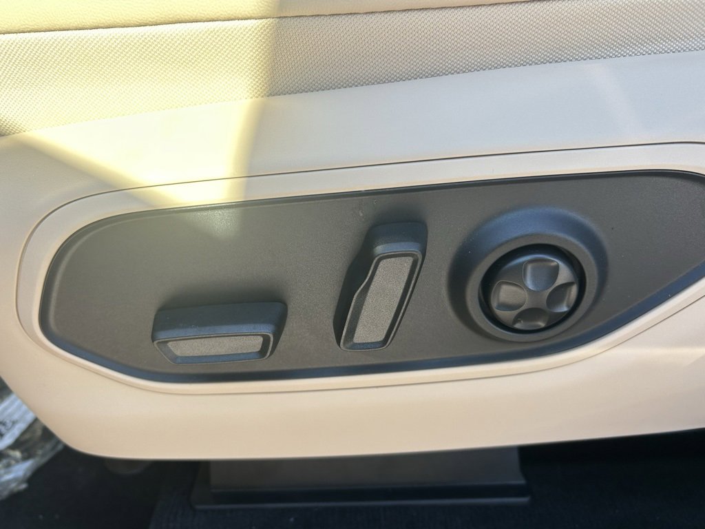 New 2025 Jeep Grand Cherokee Limited w/ Luxury Tech Group II image 13