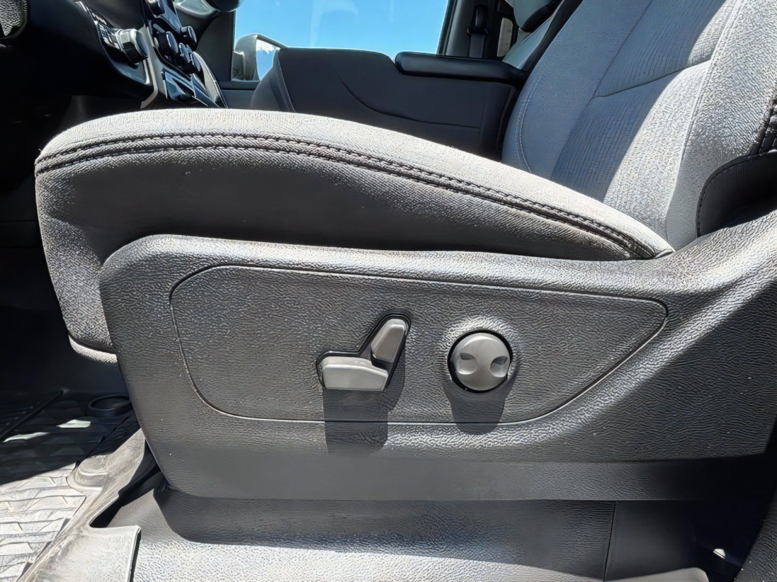 Used 2022 RAM 1500 Big Horn AWD/4WD image 24