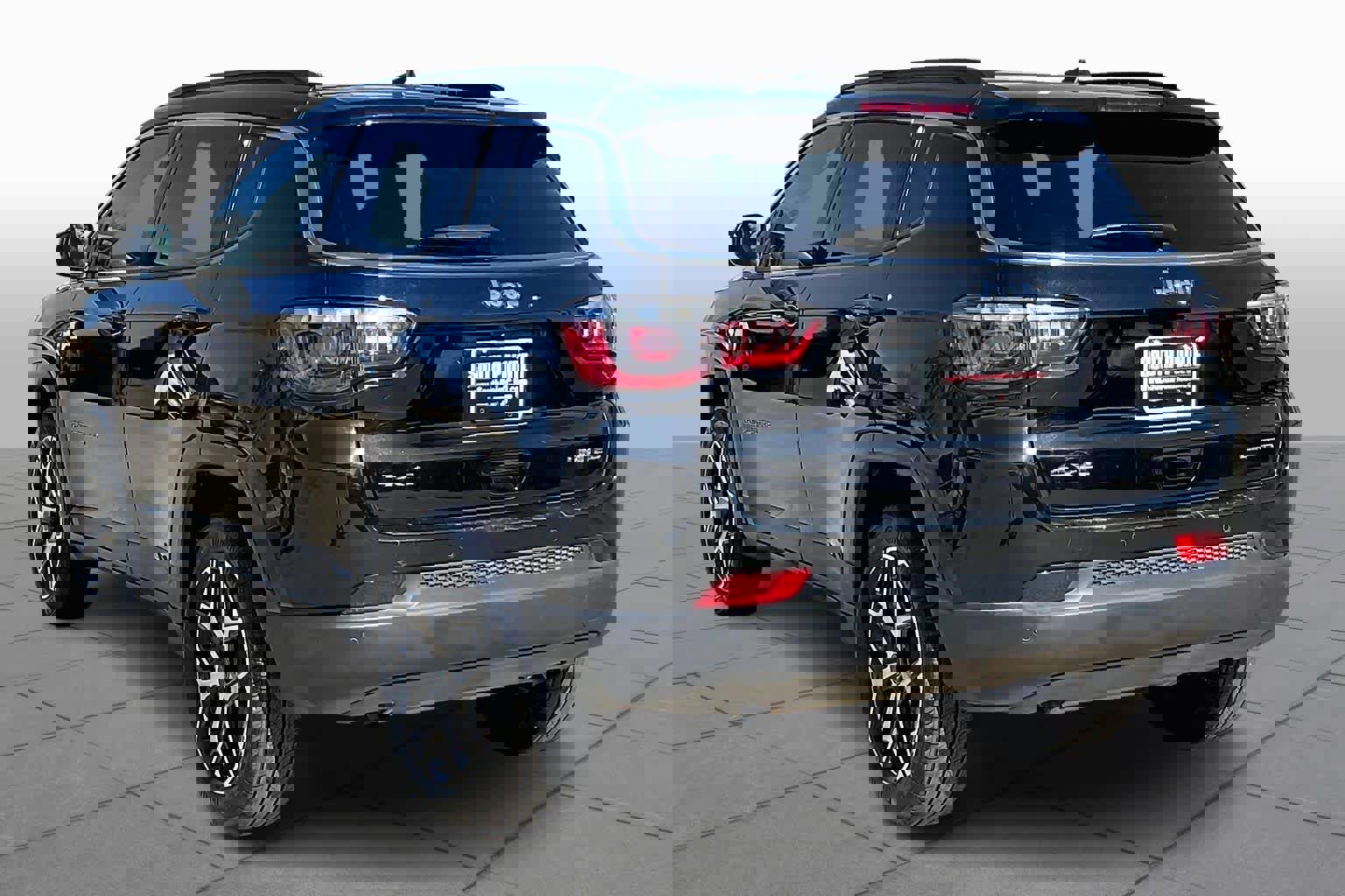 Used 2025 Jeep Compass Limited image 12